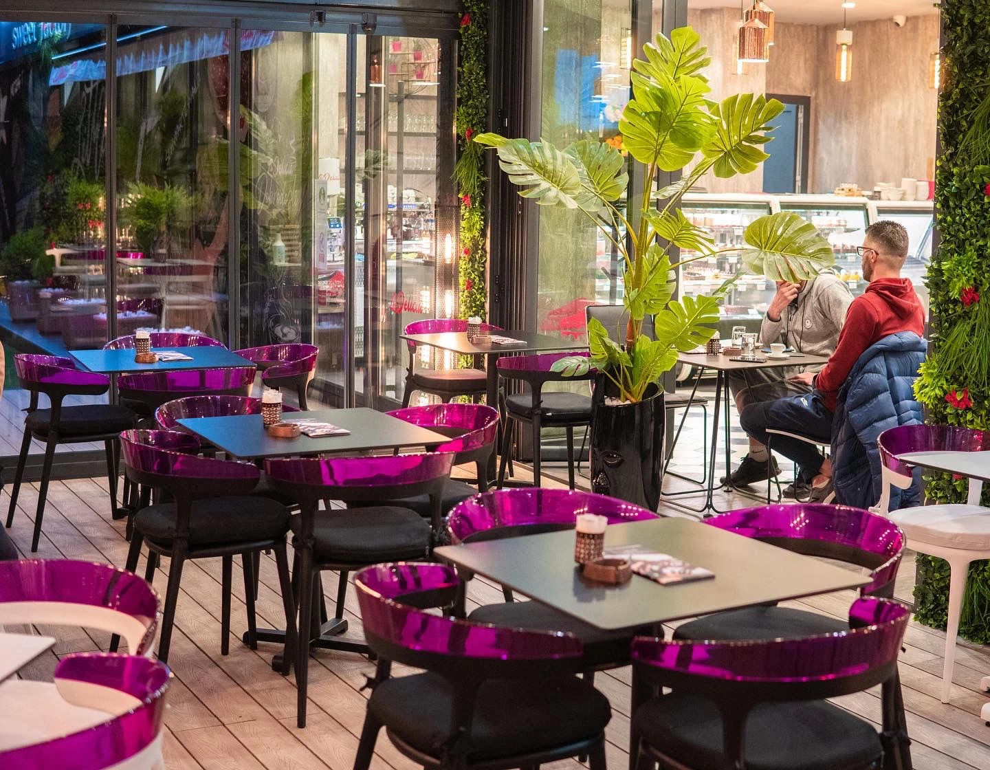 Purple Chair Restaurant Kafe Outdoor